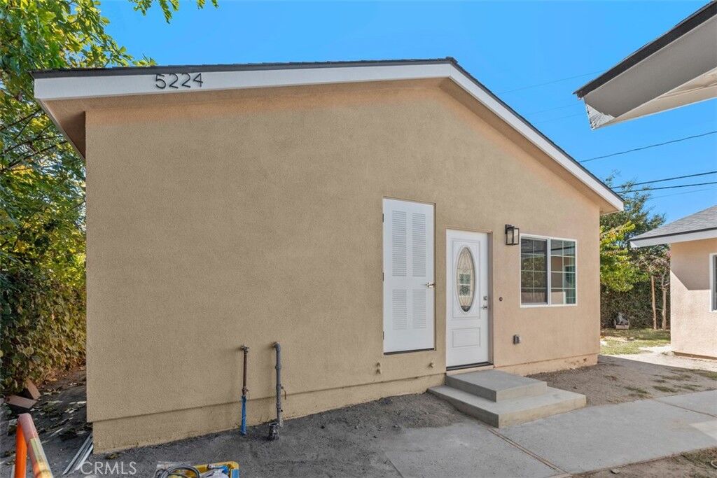 Property Photo:  5224 Auburn Cir  CA 92683 