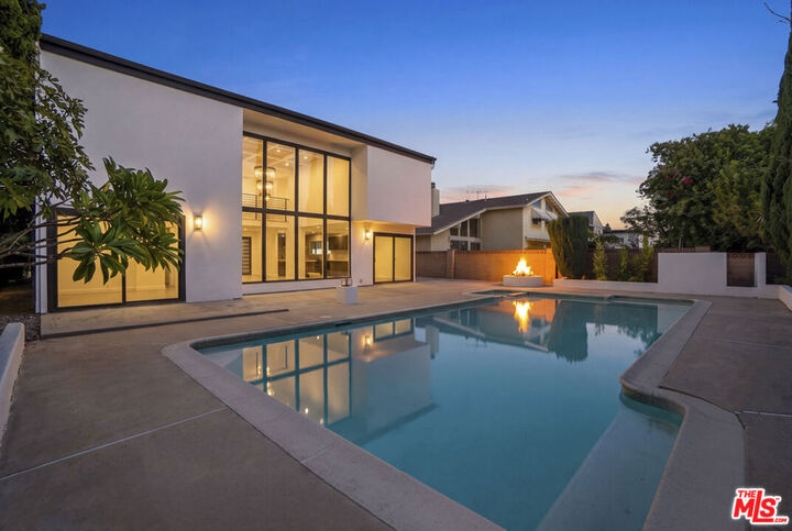 Property Photo: 19270 Ludlow Street CA 91324