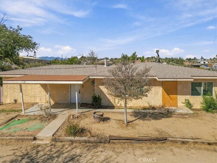 Property Photo: 10014 Choiceana Avenue CA 92345