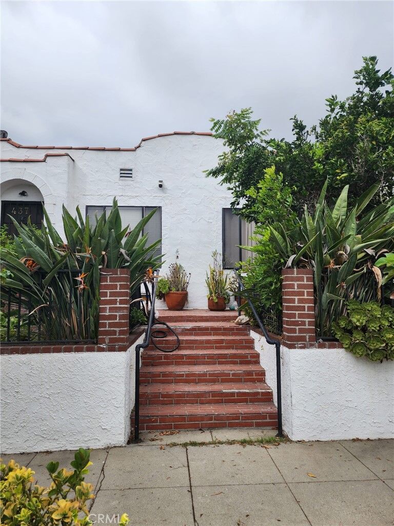 Property Photo:  439 N Norton Avenue  CA 90004 
