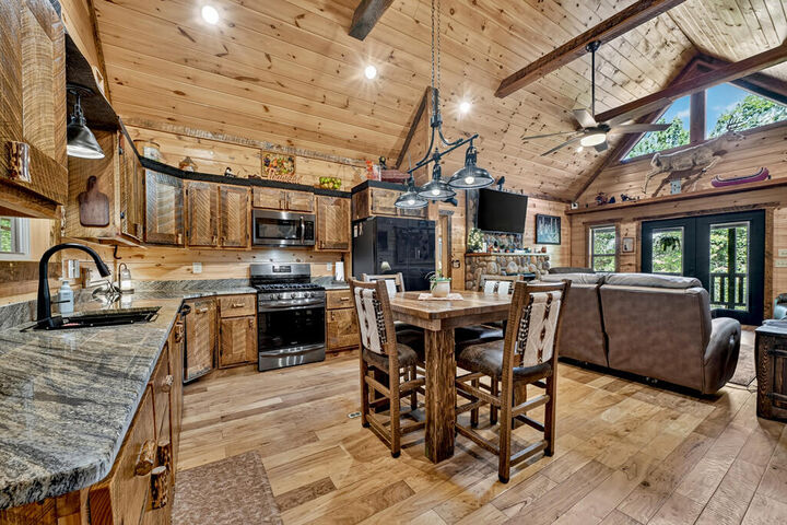 Property Photo:  512 Star Creek Crossing  GA 30560 