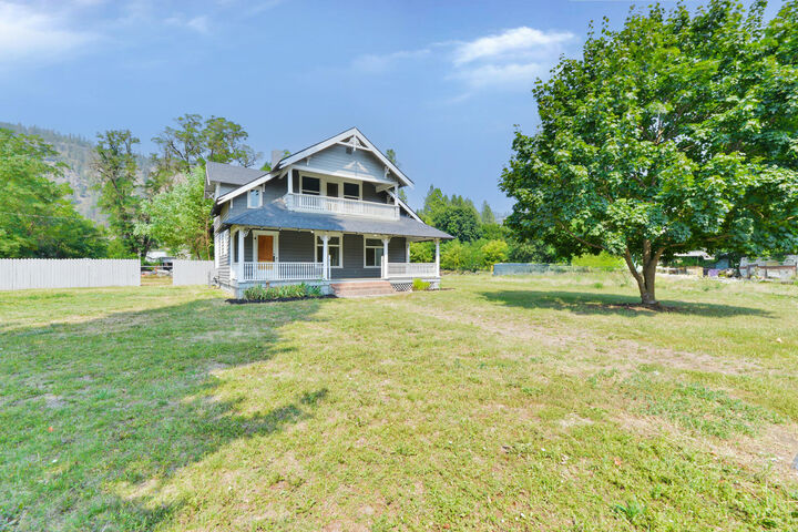 Property Photo: 175 E 5th Ave WA 99141