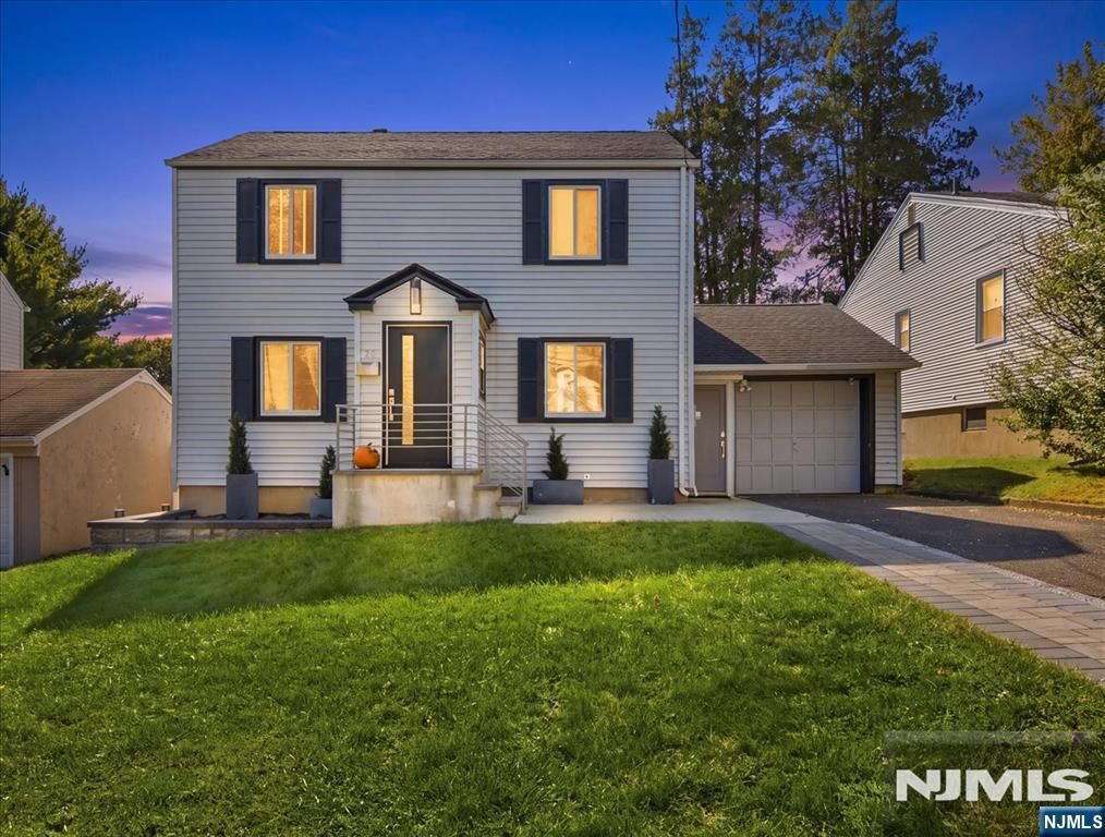 Property Photo:  12 Nutwold Avenue  NJ 07052 
