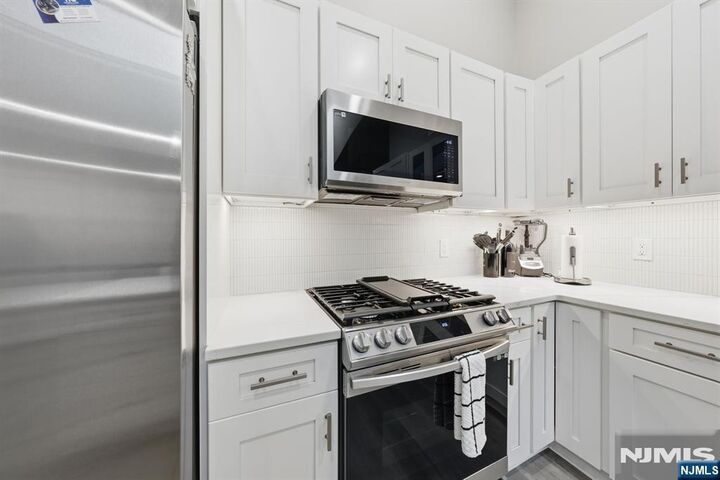 Property Photo:  1147 Sycamore Lane  NJ 07430 