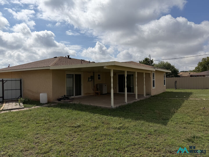 Property Photo: 124 Summer Ct NM 88101