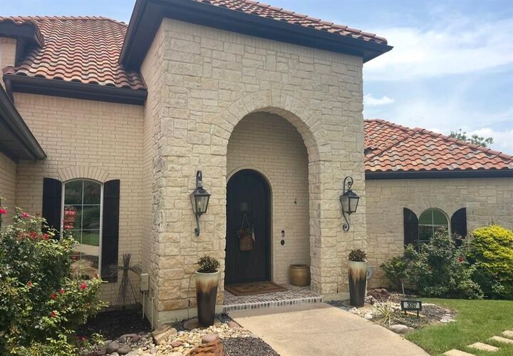 Property Photo: 3097 Whispering Oaks Drive TX 75077