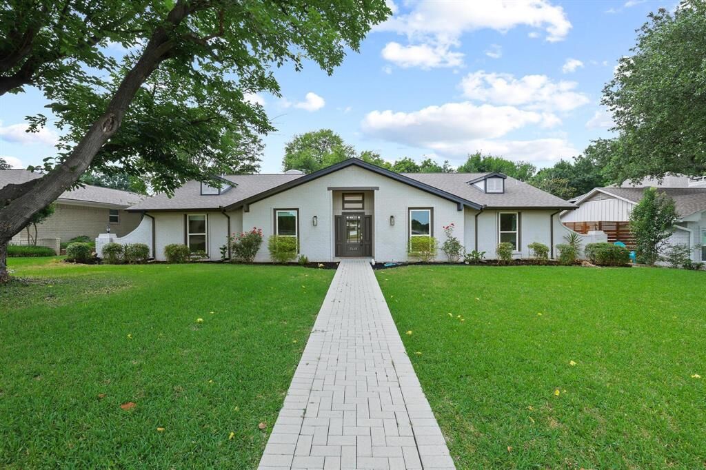 Property Photo:  7668 La Cosa Drive  TX 75248 