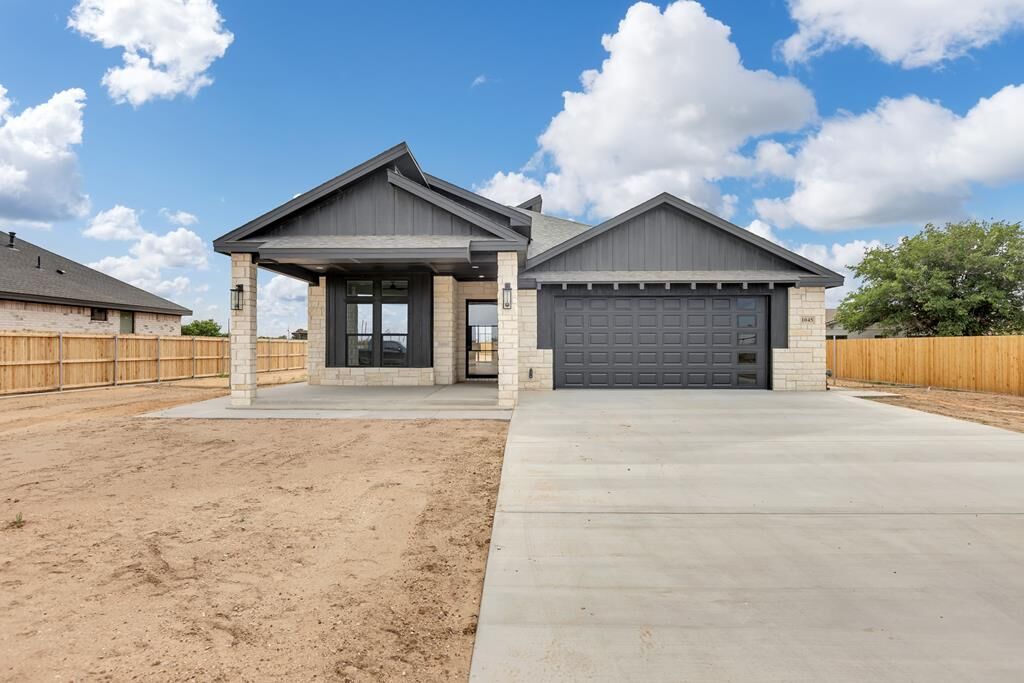 Property Photo: 1045 Aztec Ave TX 79764