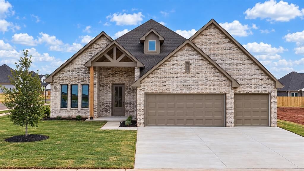 Property Photo:  709 Manzano Drive  OK 73071 