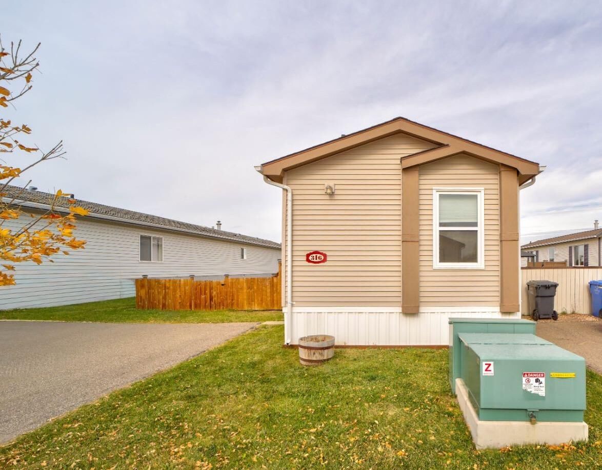 Property Photo:  316 Spurline Avenue  AB T1M 0B1 