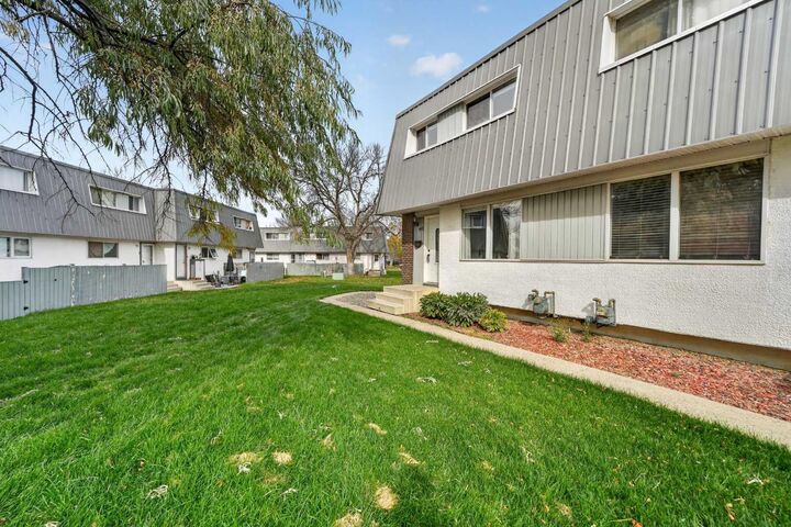 Property Photo:  1601 23 Street N 40  AB T1H 4M9 