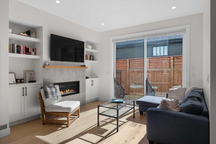 Property Photo:  2183 49 Avenue SW  AB T2T 5C1 
