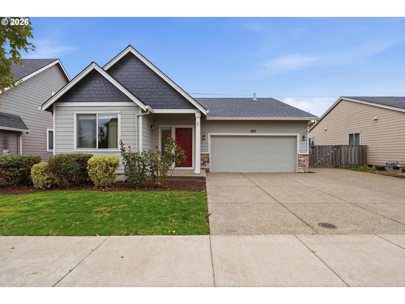 Property Photo: 807 NE Pintail St OR 97381