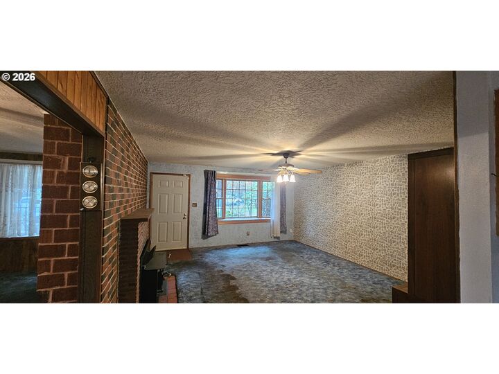 Property Photo:  2919 SE 175th Pl  OR 97236 