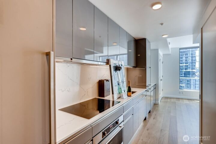 Property Photo:  1808  Minor Avenue 1110  WA 98101 