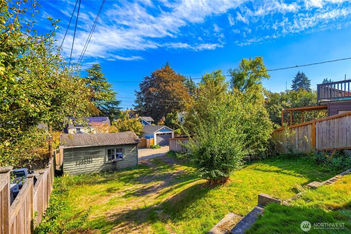 Property Photo: 2570 5th Avenue W WA 98119