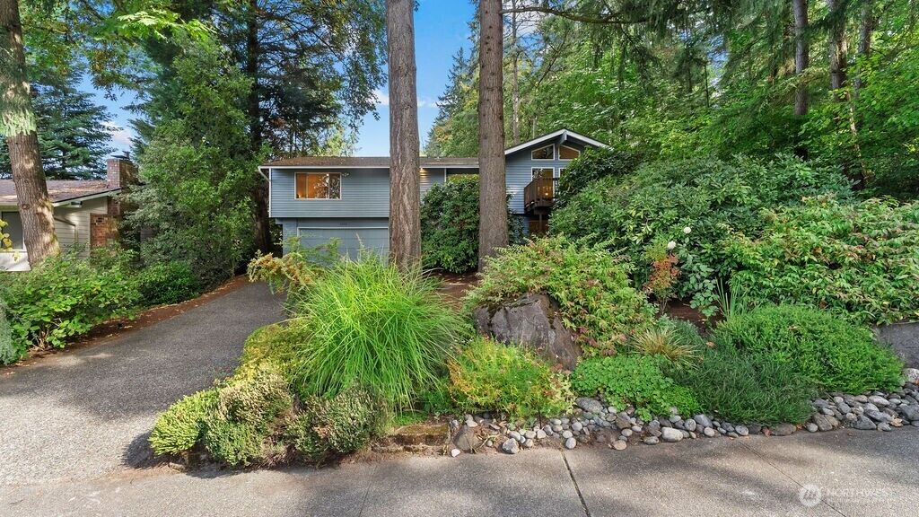 Property Photo: 6504 119th Avenue SE WA 98006