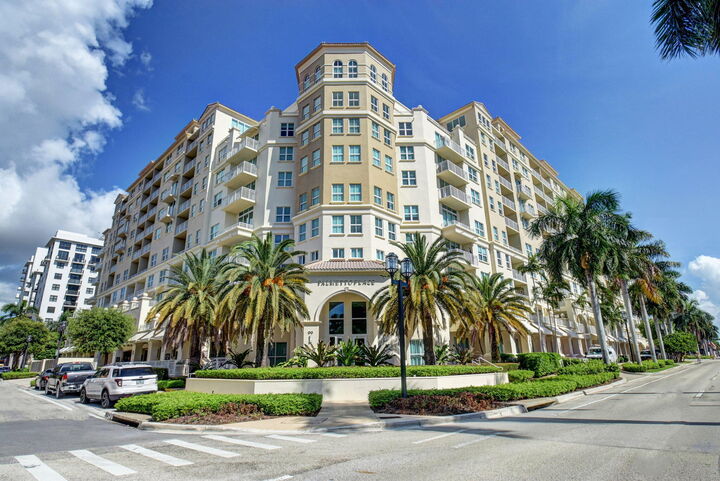 Property Photo:  99 SE Mizner Boulevard Ph37  FL 33432 