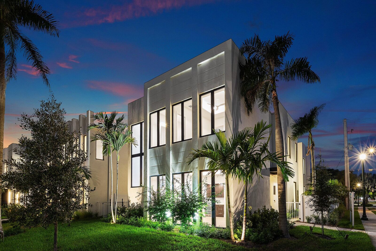 Property Photo: 735 SE 4th Avenue FL 33483