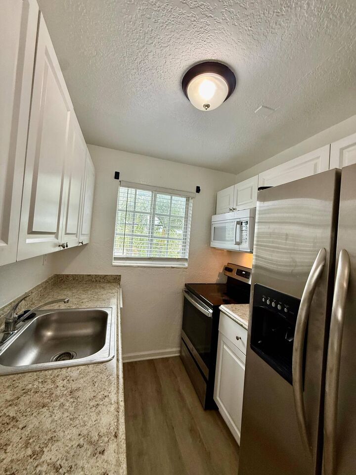 Property Photo: 3350 NE 16th Terrace Unit 10 FL 33064