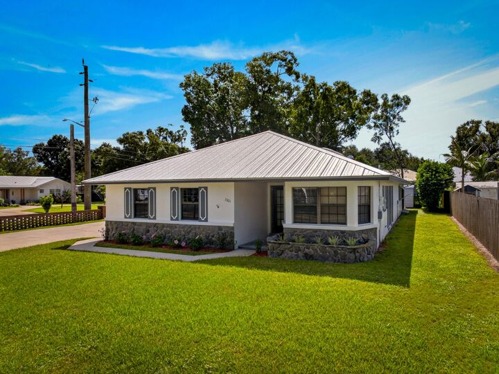 Property Photo:  2801 21st Lane  FL 32960 