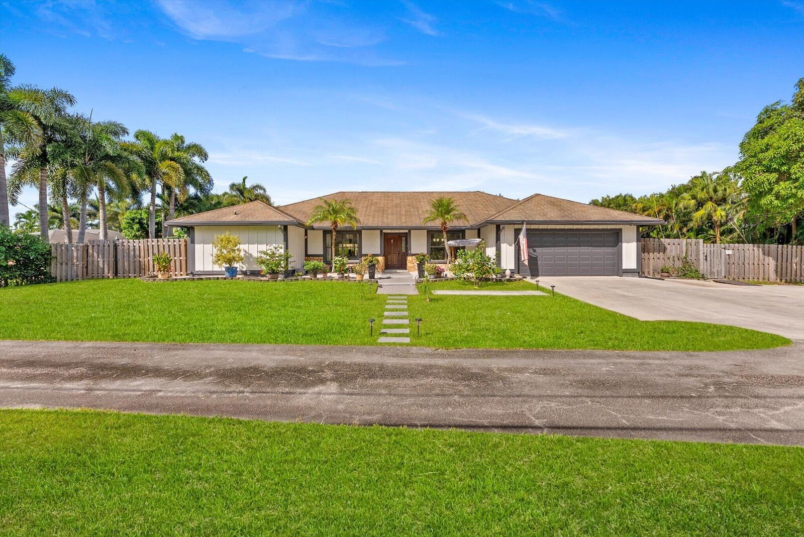 Property Photo:  6515 Riparian Road  FL 33462 