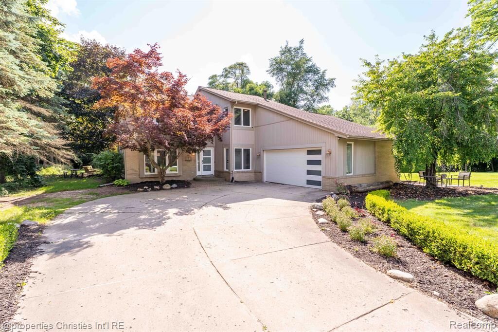 Property Photo:  2766 Acorn Road  MI 48302 