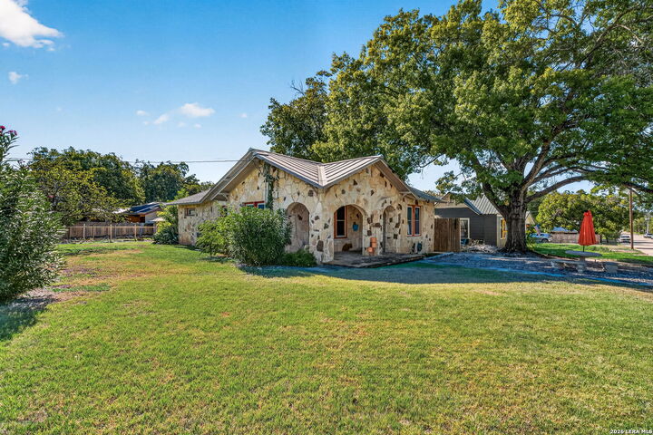 Property Photo: 292 S Chestnut TX 78130