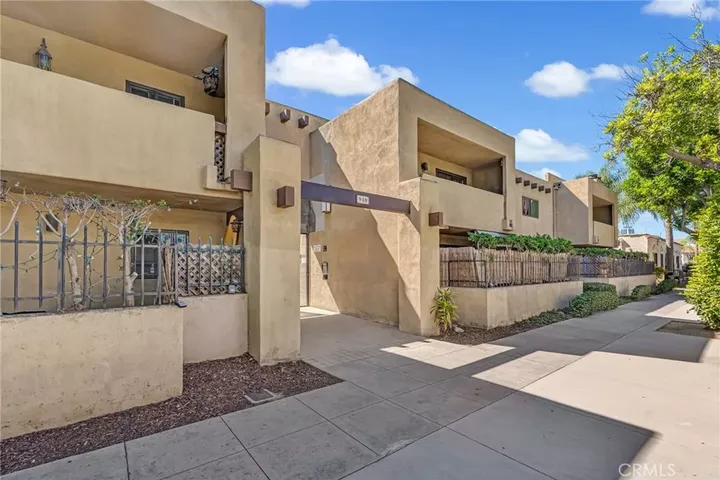 Property Photo:  940 E 3rd 21  CA 90802 