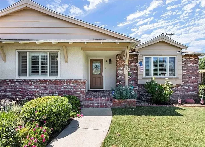 Property Photo:  8857 Swinton Avenue  CA 91343 