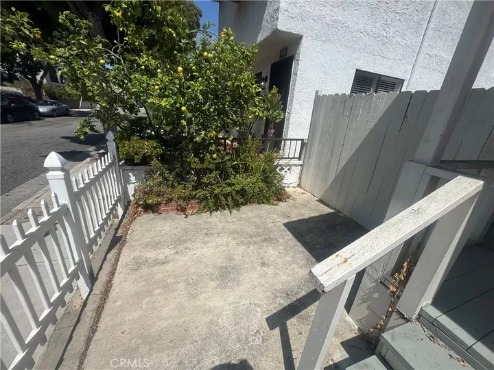 Property Photo:  652 Navy Street  CA 90405 