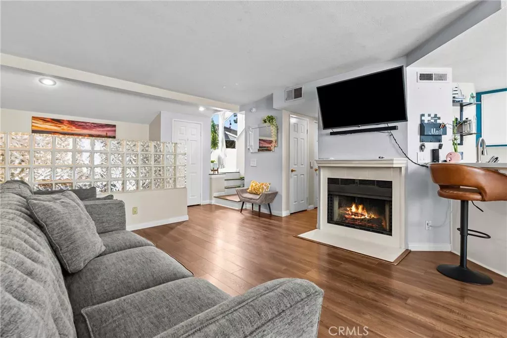 Property Photo: 9915 Variel Avenue 22 CA 91311