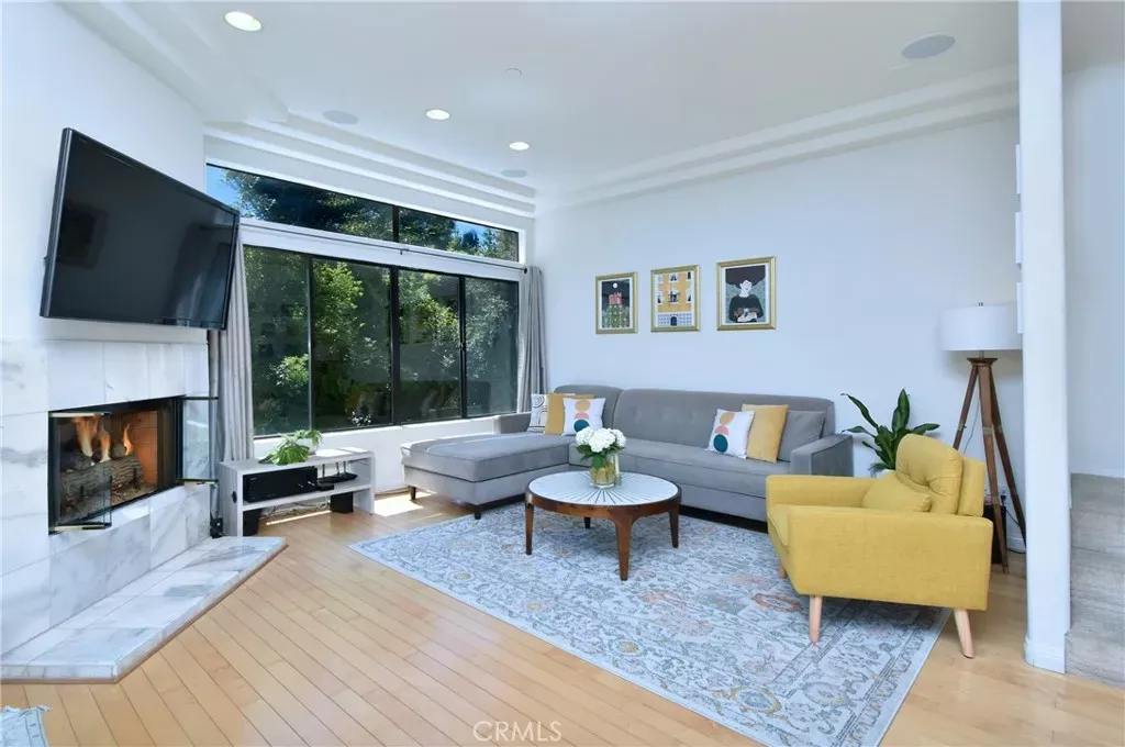 Property Photo:  11847 Laurelwood 304  CA 91604 