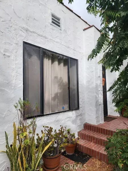 Property Photo: 439 N Norton Avenue CA 90004