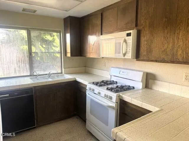 Property Photo:  2446 Scoter Avenue  CA 93003 
