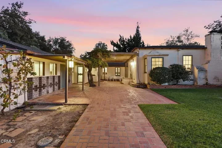 Property Photo:  610 W Eucalyptus Street  CA 93023 