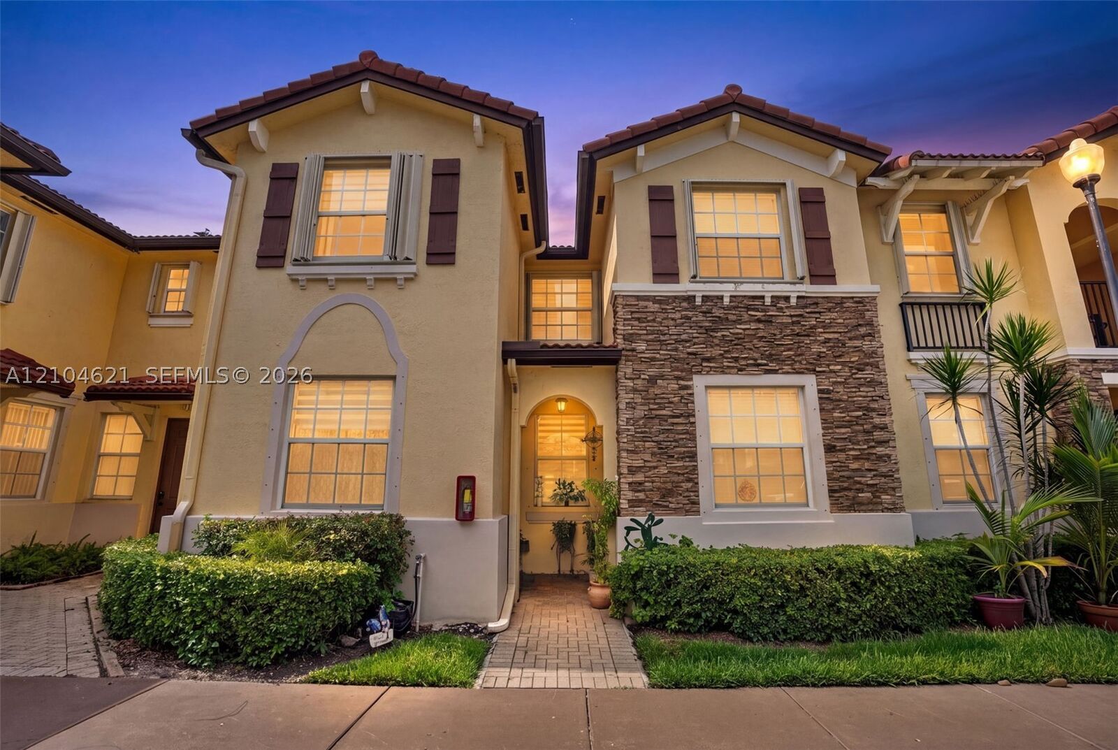 Property Photo: 1490 NE 33rd Rd 104-18 FL 33033