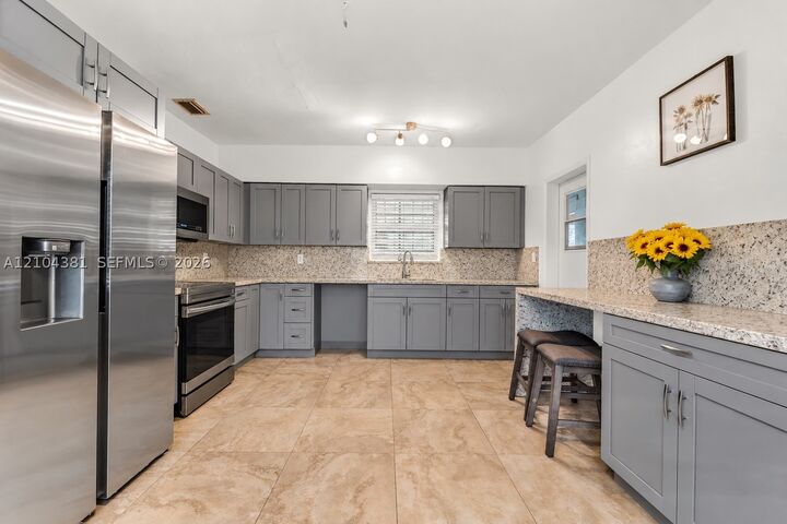 Property Photo:  550 NW 107th St  FL 33168 