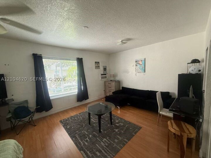 Property Photo: 820 Euclid Ave 206 FL 33139