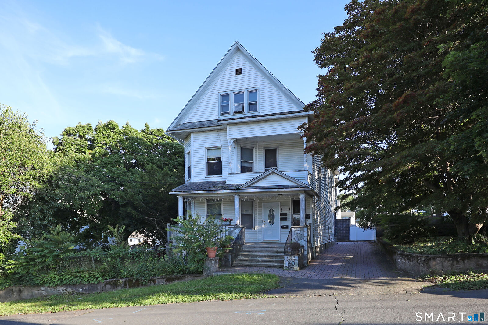 Property Photo:  15 Avon Avenue  CT 06708 