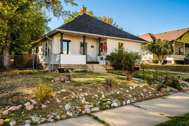 Property Photo:  636 Clarendon Avenue  WY 82801 