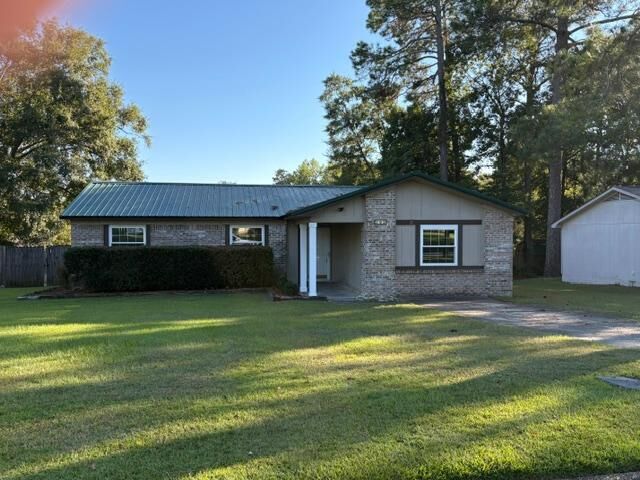 Property Photo:  103 Sycamore St  AL 36301 