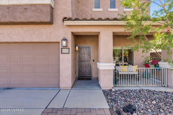 Property Photo:  825 W Via De Gala  AZ 85629 
