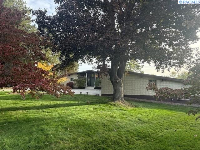 Property Photo:  2626 N Riverside Dr  WA 99353 