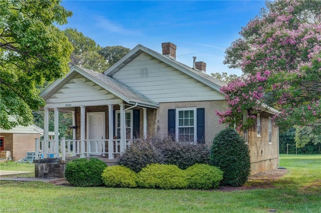 Property Photo:  2502 Cypress Street  NC 27405 