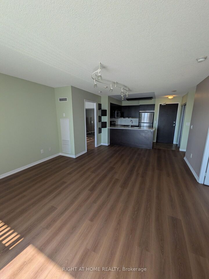 Property Photo:  75 King William Crescent 910  ON L4B 0C1 