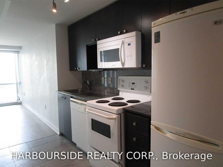 Property Photo: 11 Brunel Court 2905 ON M5V 3Y3
