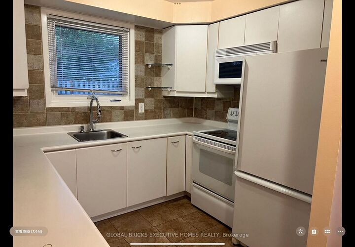 Property Photo: 5 Onslow Court Room1 ON L6H 1J2