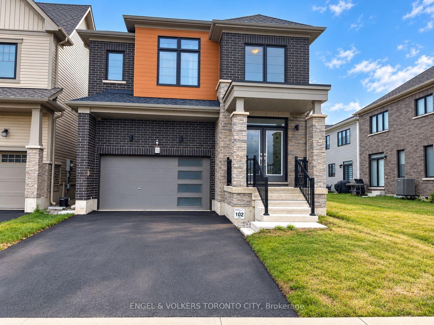 Property Photo:  152 Lilac Circle  ON N3W 0J1 