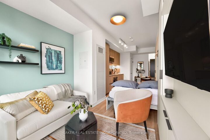 Property Photo:  127 Broadway Avenue 3203  ON M4P 1V3 